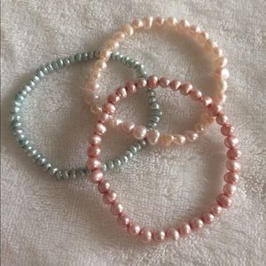 Bracelets-freshwater pearls